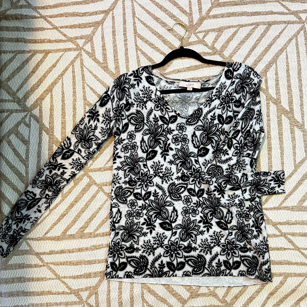 Ann Taylor Loft extremely comfy sweater with black detail